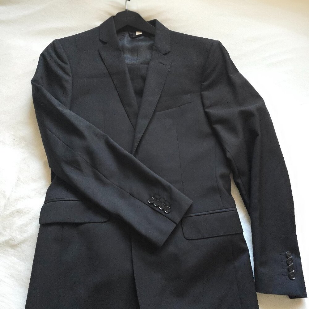 Burberry London 'Millbury' Solid Black Wool Suit US 40R / EU 50R - Like New